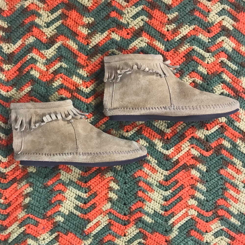 Tan Zip-up Minnetonka Moccasins 8